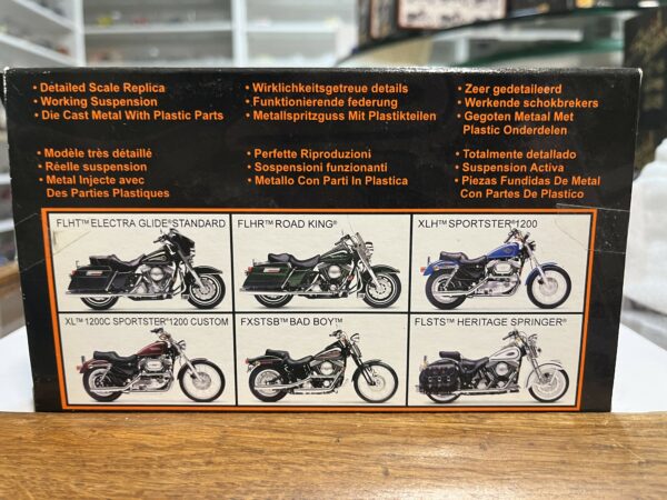 Harley Davidson XL 1200C Sportster 1200 Custom Maisto 1/18 – Image 3