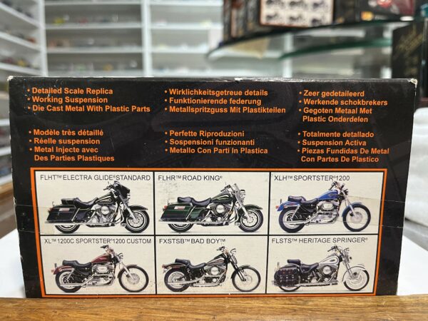 Harley Davidson FLHT Electra Glide Standard Maisto 1/18 – Image 3