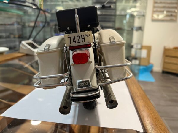 Moto Harley Davidson FLH 1200 Police State Tamiya 1/6 ( Montée ) ( Manque pièces ) – Image 3