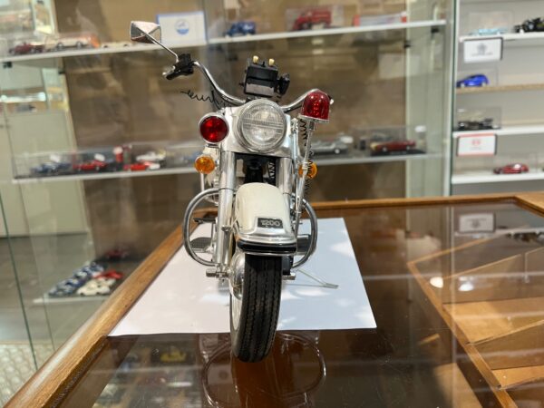 Moto Harley Davidson FLH 1200 Police State Tamiya 1/6 ( Montée ) ( Manque pièces ) – Image 2