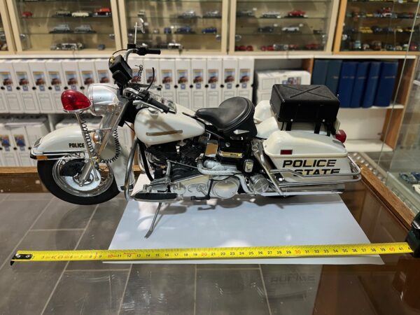 Moto Harley Davidson FLH 1200 Police State Tamiya 1/6 ( Montée ) ( Manque pièces )
