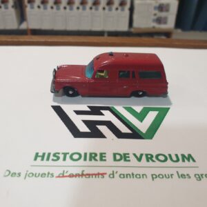 Matchbox Mercedes Benz Binz Ambulance N°3 By lesney ( repeinte en rouge )