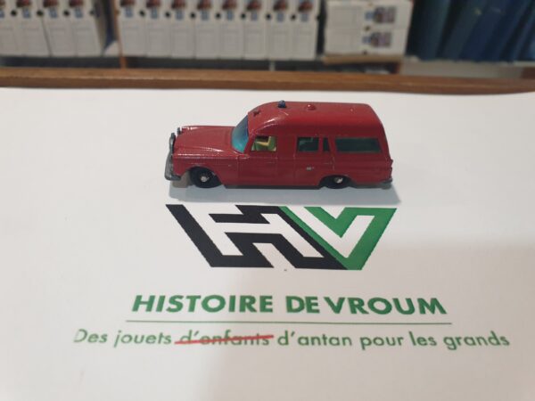 Matchbox Mercedes Benz Binz Ambulance N°3 By lesney ( repeinte en rouge )