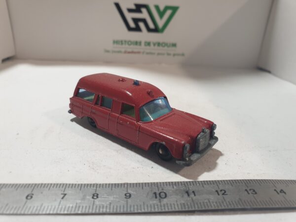 Matchbox Mercedes Benz Binz Ambulance N°3 By lesney ( repeinte en rouge ) – Image 5