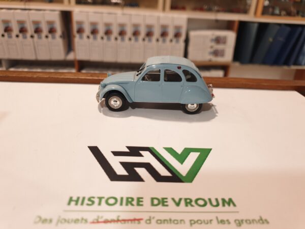 Citroen 2 CV AZAM 1/43 Bleue ( pare choc AR cassé )
