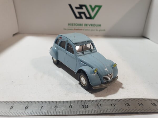 Citroen 2 CV AZAM 1/43 Bleue ( pare choc AR cassé ) – Image 5