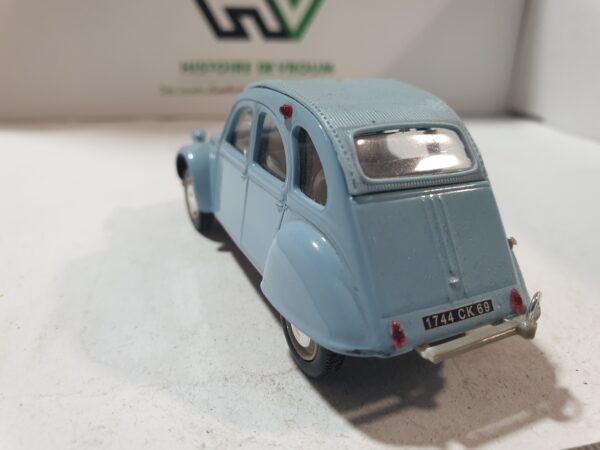 Citroen 2 CV AZAM 1/43 Bleue ( pare choc AR cassé ) – Image 6