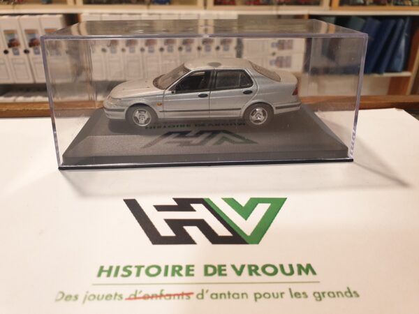 Saab 9-5 1/43 (Manque rétroviseur gauche)
