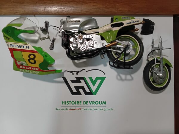 Maquette Moto Kawasaki KR 500 n°8 1/12 (à restaurer)