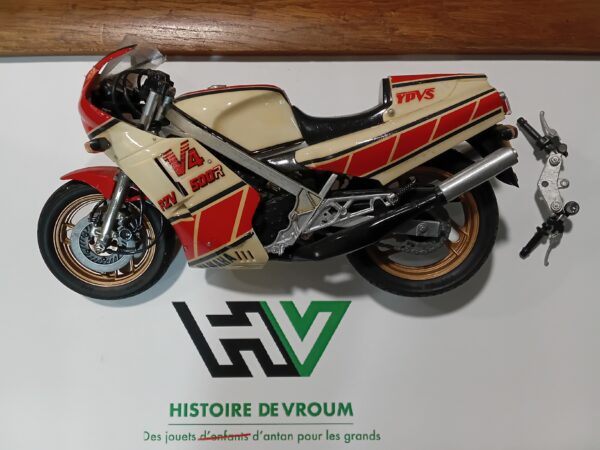 Maquette Moto Yamaha RZV500R 1/12 (à restaurer)