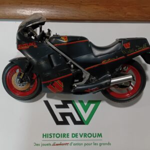 Maquette Moto Suzuki RG250 Walter Wolf Special Version 1/12 (à restaurer)