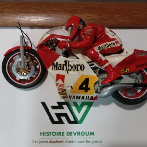 Maquette Moto Yamaha YZR500 Kenny Roberts n°4 1/12 (à restaurer)