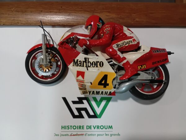 Maquette Moto Yamaha YZR500 Kenny Roberts n°4 1/12 (à restaurer)