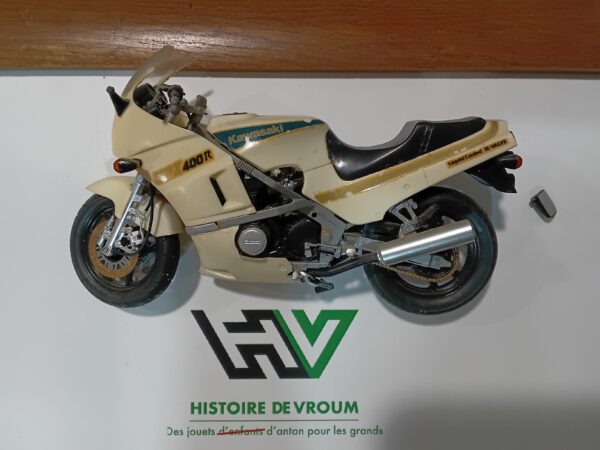 Maquette Moto Kawazaki GPZ 400 R 1/12 (à restaurer)