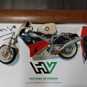 Maquette Moto Honda VFR 750R 1/12 (à restaurer)