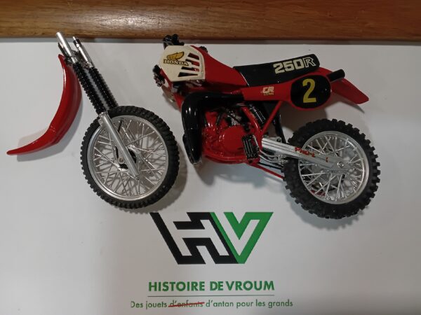 Maquette Moto Honda 250 R n°2 1/12 (à restaurer)