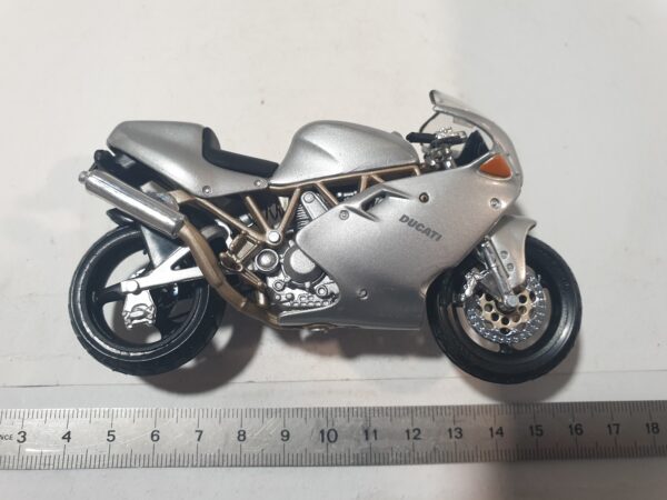 Ducati Supersport 900 FE Maisto 1/18 – Image 5