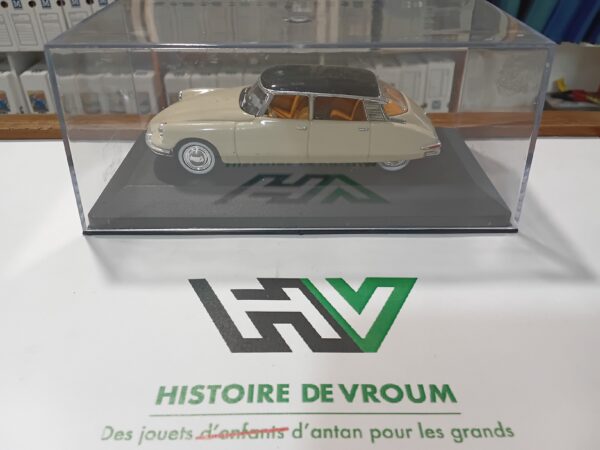 Citroën DS 19 1956 Universal Hobbies 1/43
