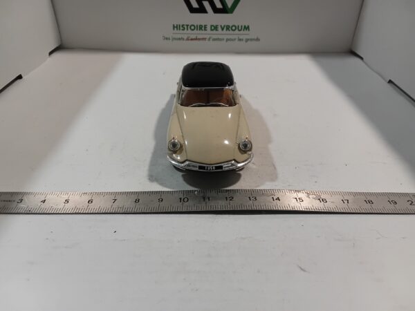 Citroën DS 19 1956 Universal Hobbies 1/43 – Image 2