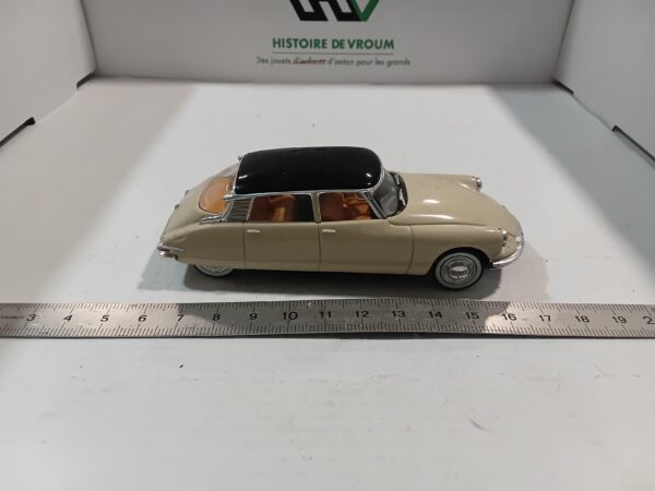 Citroën DS 19 1956 Universal Hobbies 1/43 – Image 4