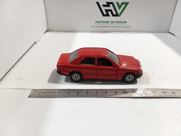 Mercedes 190 E Rouge Solido 1/43 – Image 4