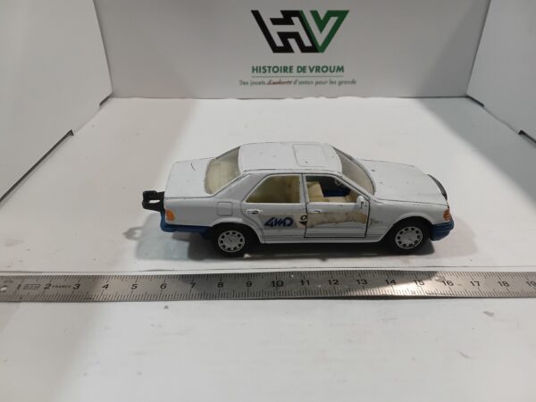 Mercedes 300 E Out Siders 4WD 1/36 – Image 4