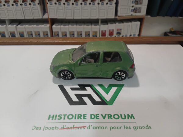 Volkswagen Golf 1998 1/43 Bburago