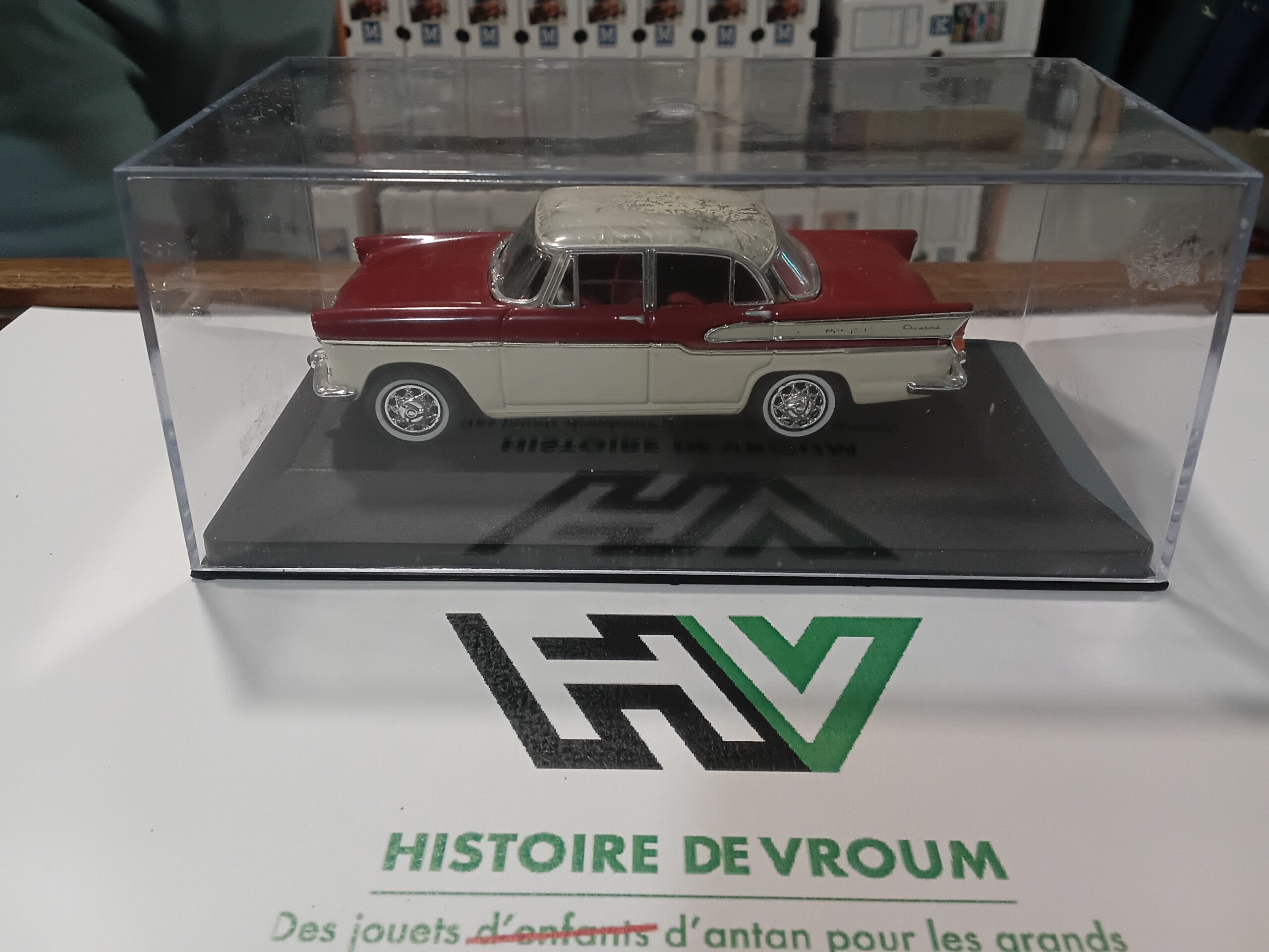 Simca Chambord 1958 Rouge Solido 1/43