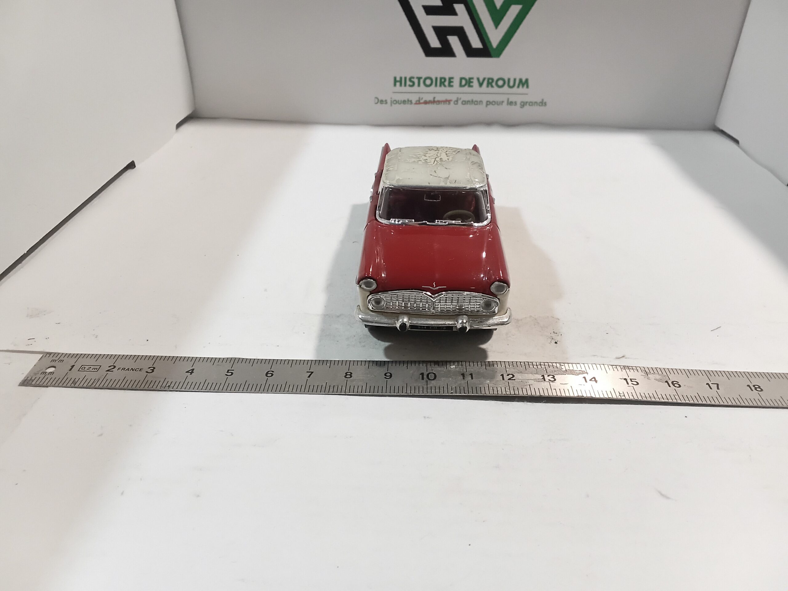 Simca Chambord 1958 Rouge Solido 1/43 – Image 2