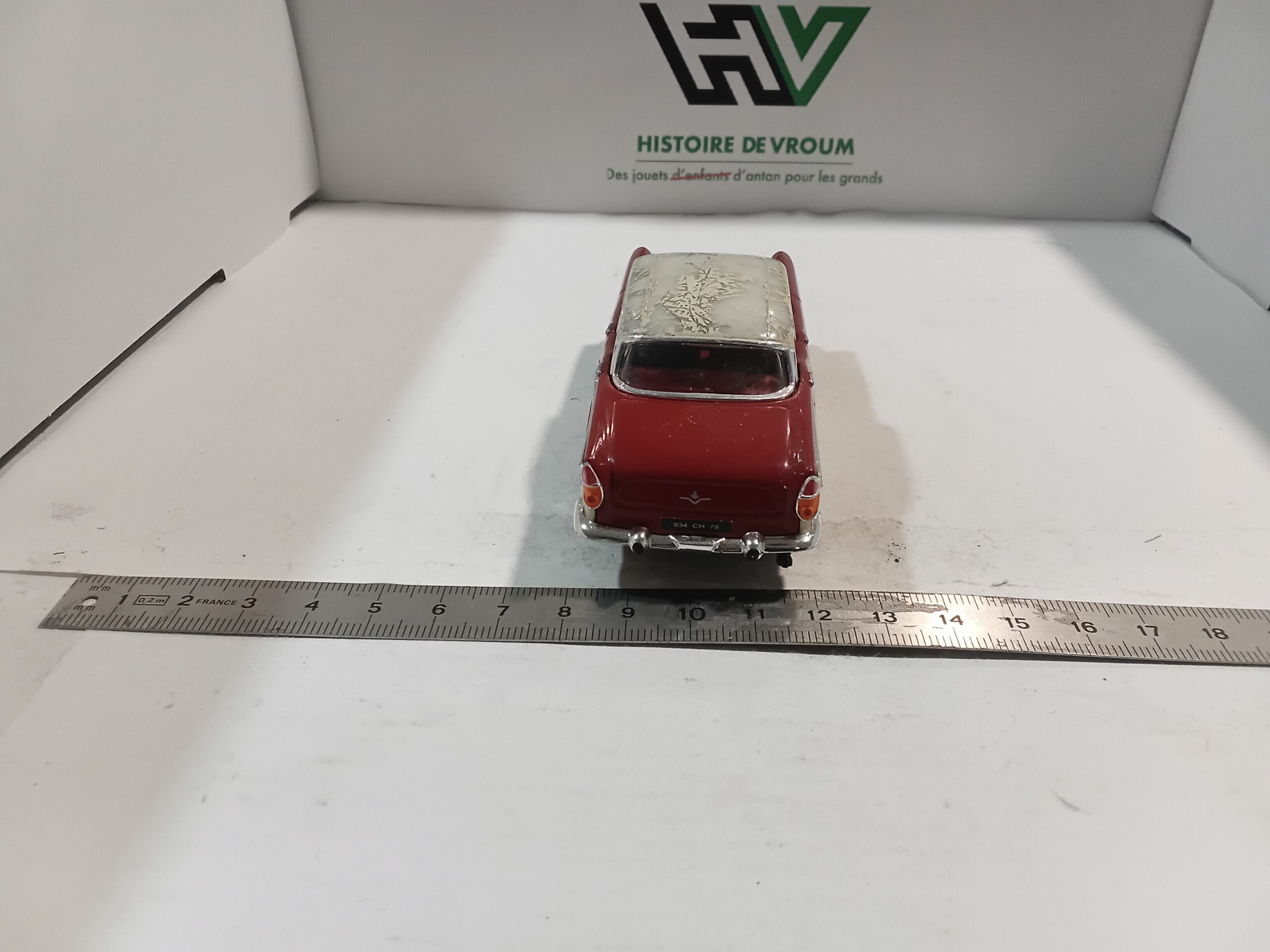 Simca Chambord 1958 Rouge Solido 1/43 – Image 3