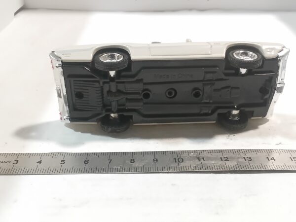 Oldsmobile 4-4-2 1970 New-Ray 1/43 – Image 5