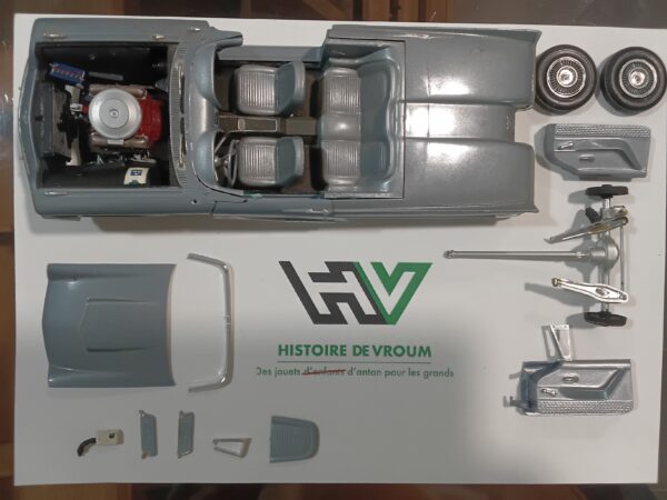 Maquette Ford Thunderbird 1/ 24 à restaurer