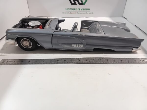 Maquette Ford Thunderbird 1/ 24 à restaurer – Image 2