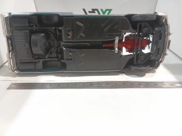 Maquette Ford Thunderbird 1/ 24 à restaurer – Image 6