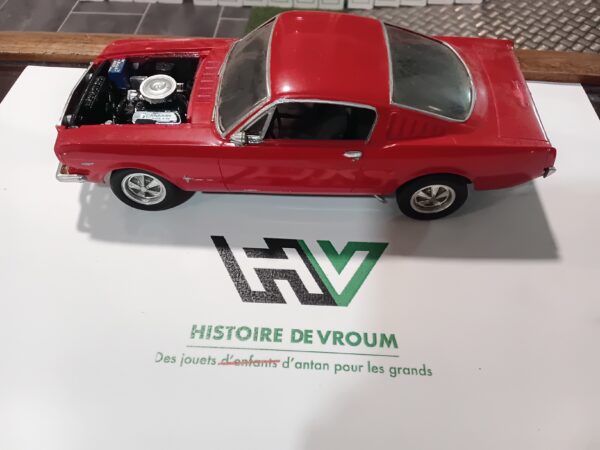 Maquette Ford Mustang 1/ 24 à restaurer