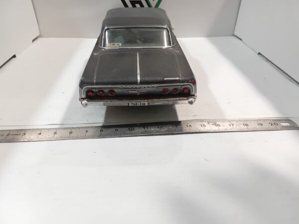 Maquette Chevrolet Impala 1/ 24 à restaurer – Image 4