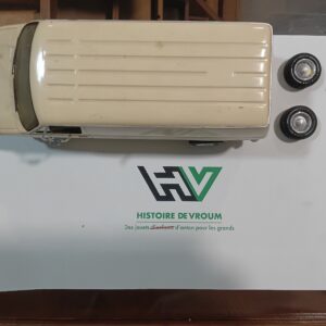 Maquette Van Dodge 1/ 24 à restaurer