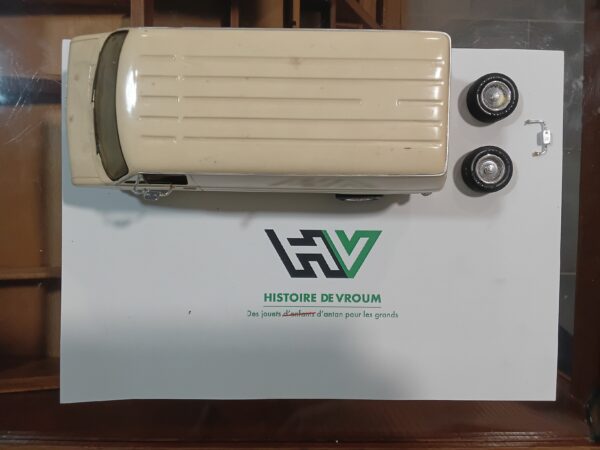 Maquette Van Dodge 1/ 24 à restaurer