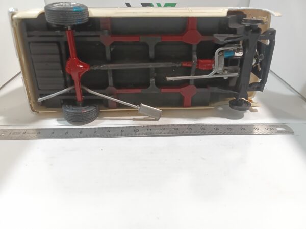Maquette Van Dodge 1/ 24 à restaurer – Image 6