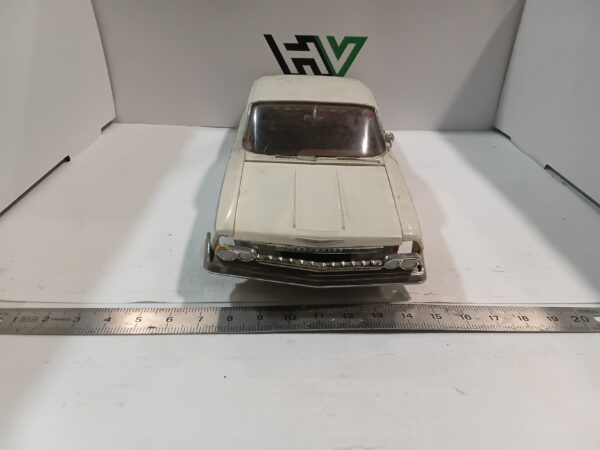 Maquette Chevrolet Impala 1/ 24 à restaurer – Image 2