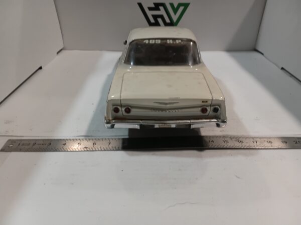 Maquette Chevrolet Impala 1/ 24 à restaurer – Image 3