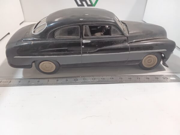 Maquette Ford Vedette 1/ 24 à restaurer – Image 5