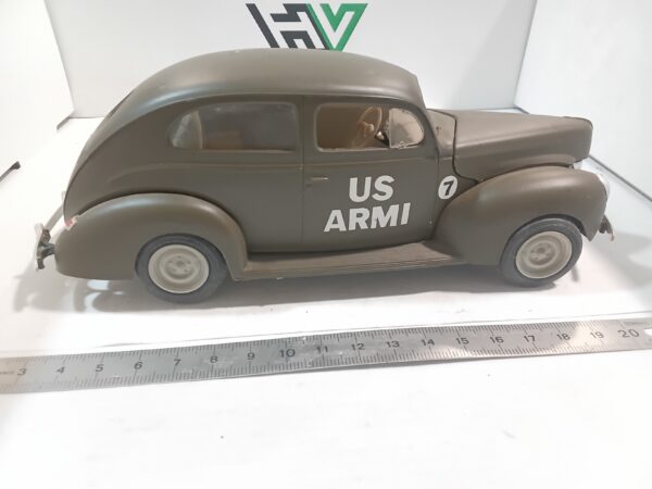 Maquette Ford Fordor 1/ 24 à restaurer – Image 4
