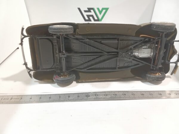 Maquette Ford Fordor 1/ 24 à restaurer – Image 5