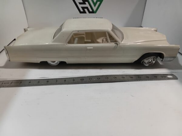Maquette Cadillac 1/ 24 à restaurer – Image 4