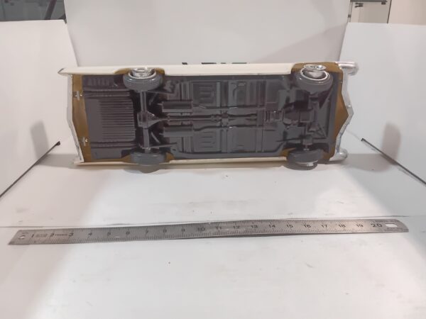 Maquette Cadillac 1/ 24 à restaurer – Image 5