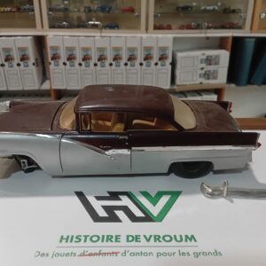 Maquette Ford Fairlane Victoria 1/ 24 à restaurer