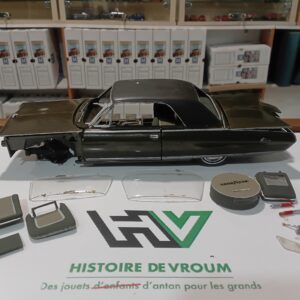 Maquette Chrysler 1/ 24 à restaurer