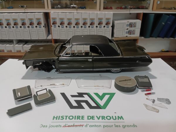 Maquette Chrysler 1/ 24 à restaurer