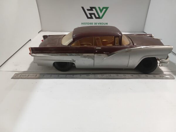 Maquette Ford Fairlane Victoria 1/ 24 à restaurer – Image 4